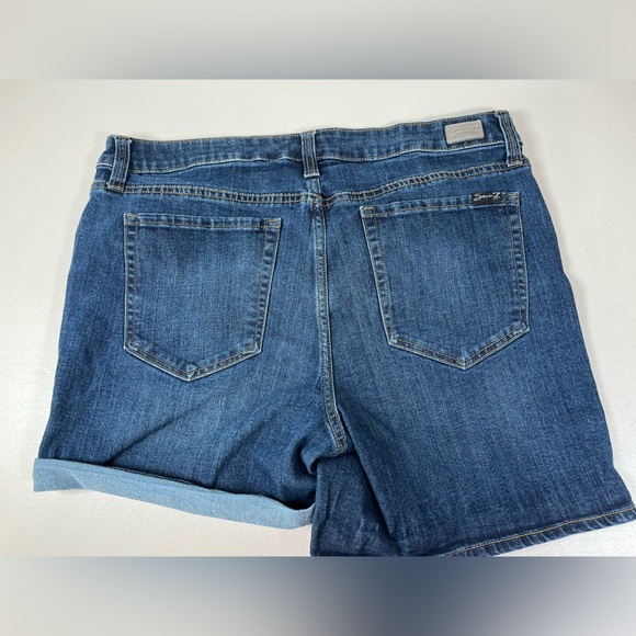 3 pair women’s shorts. All size 12 ,  Bandolino, Banana Republic, Seven 7 - Picture 12 of 14